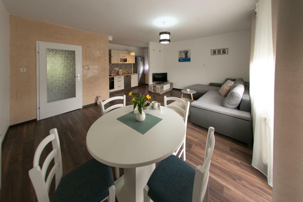 Ferienwohnung Apartman Maja Otočac Exterior foto
